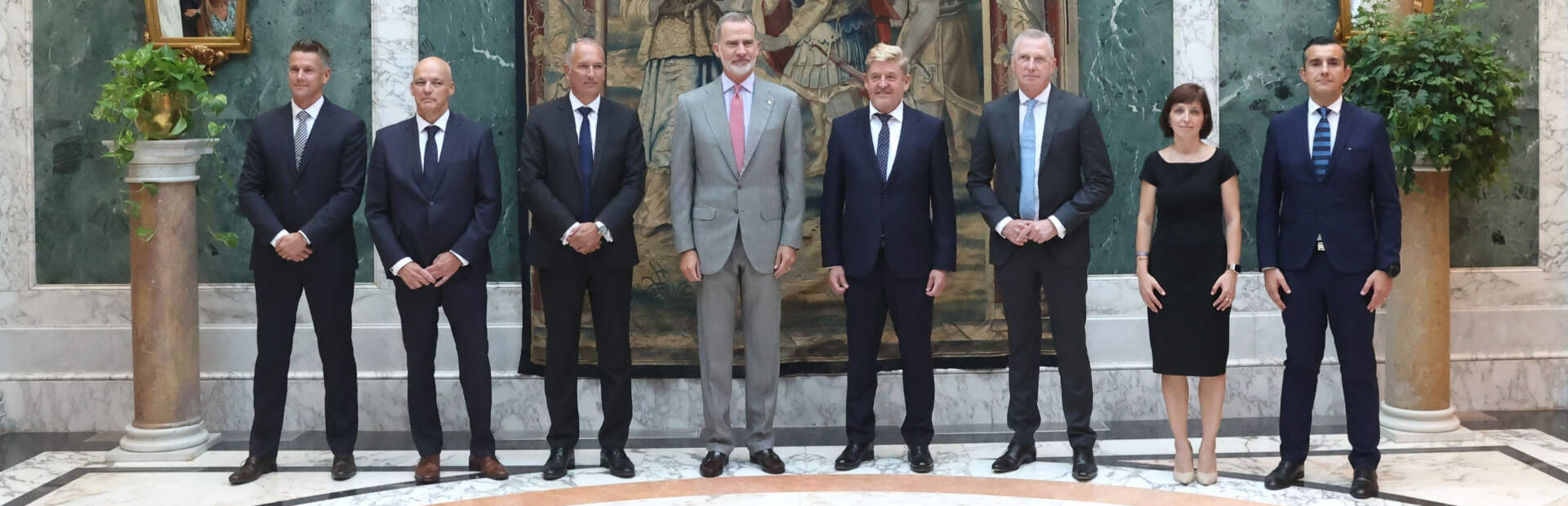 Król Filip VI spotkał się z członkami zarządu SEAT S.A. Jak będzie wyglądała elektryczna przyszłość Hiszpanii?