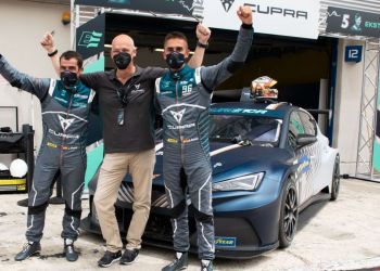 CUPRA wygrywa pierwsze zawody elektrycznych samochodów turystycznych PURE ETCR