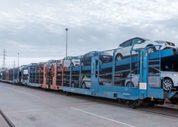 Specjalna linia kolejowa połączy fabryki  SEAT-a i Volkswagena