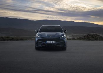 CUPRA Tavascan zaparkuje sama. Możliwości technologii Park Assist