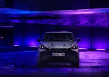 CUPRA Tavascan zaparkuje sama. Możliwości technologii Park Assist