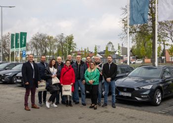 Zrównoważony rozwój w praktyce: Sonova Audiological Care Polska wprowadza do swojej floty hybrydowy model SEAT-a