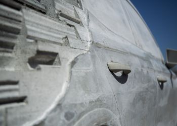 SEAT Arona wyrzeźbiony z 15 000 kilogramów cementu